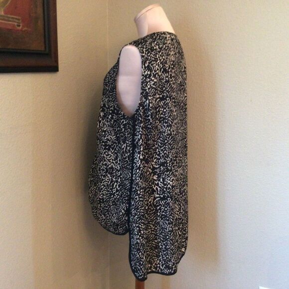 Lane Bryant Black Cream Sleeveless Blouse 14 - Picture 9 of 10